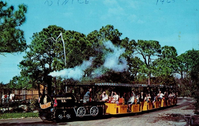 Floridaland - Vintage Postcard (newer photo)